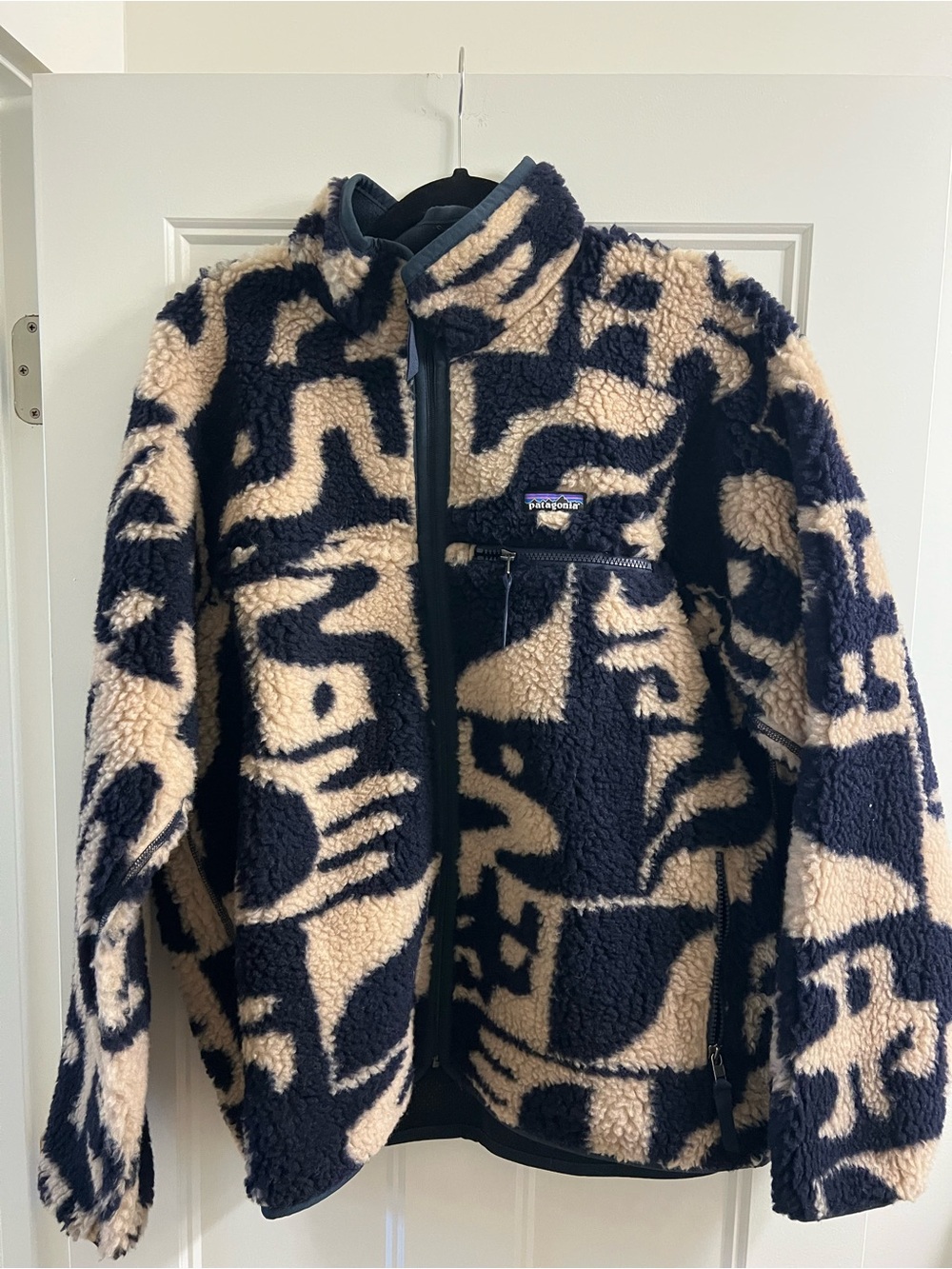 Patagonia Men’s Navy & Cream Retro Fleece Jacket